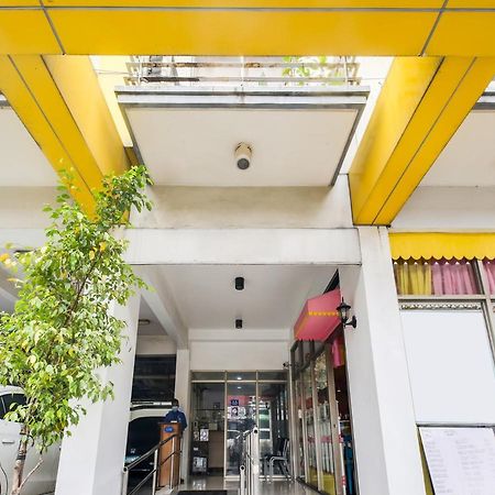 Oyo 893 Dian Suites Makati Manilla Buitenkant foto