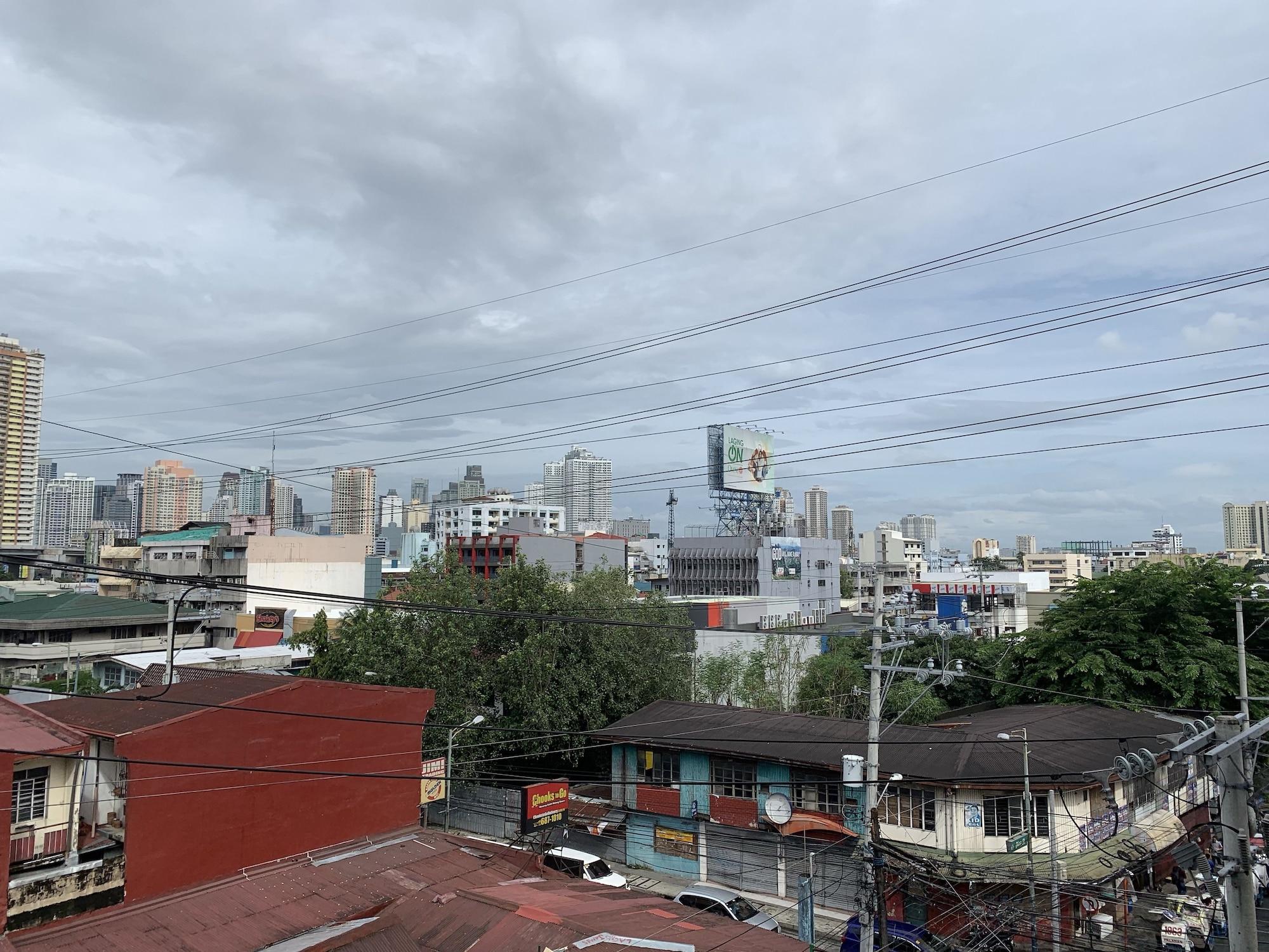 Oyo 893 Dian Suites Makati Manilla Buitenkant foto
