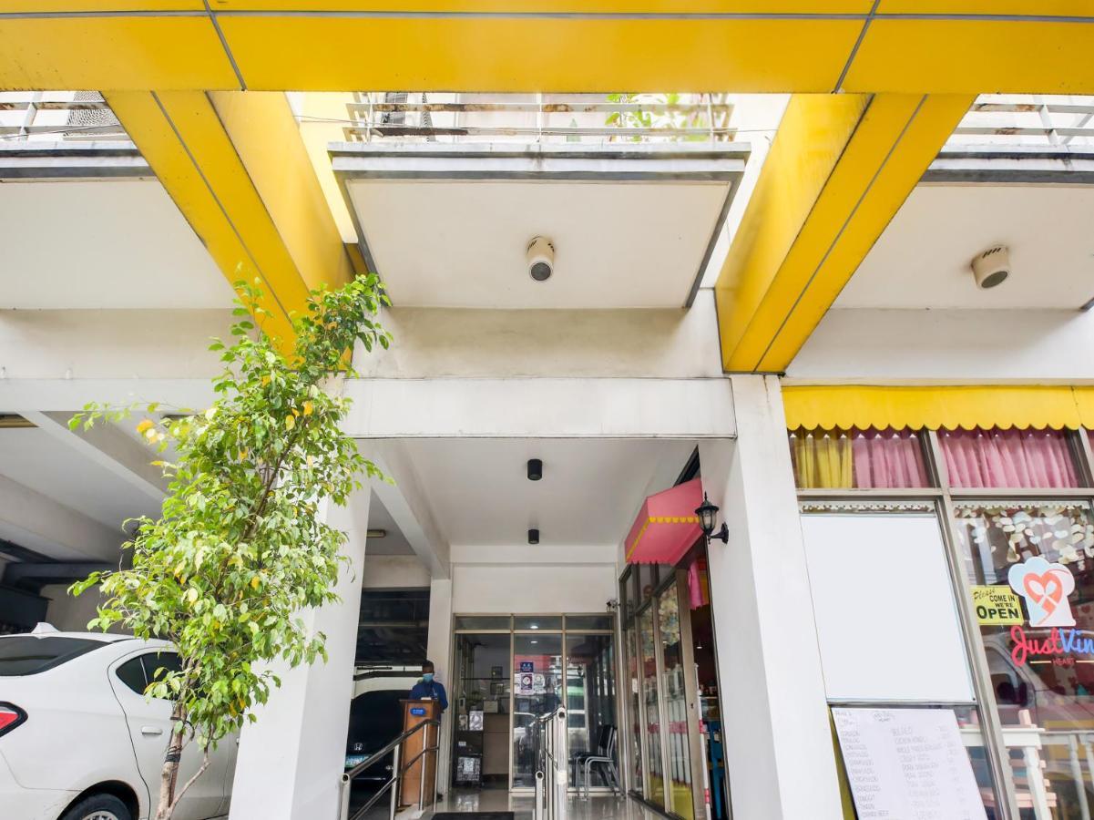 Oyo 893 Dian Suites Makati Manilla Buitenkant foto