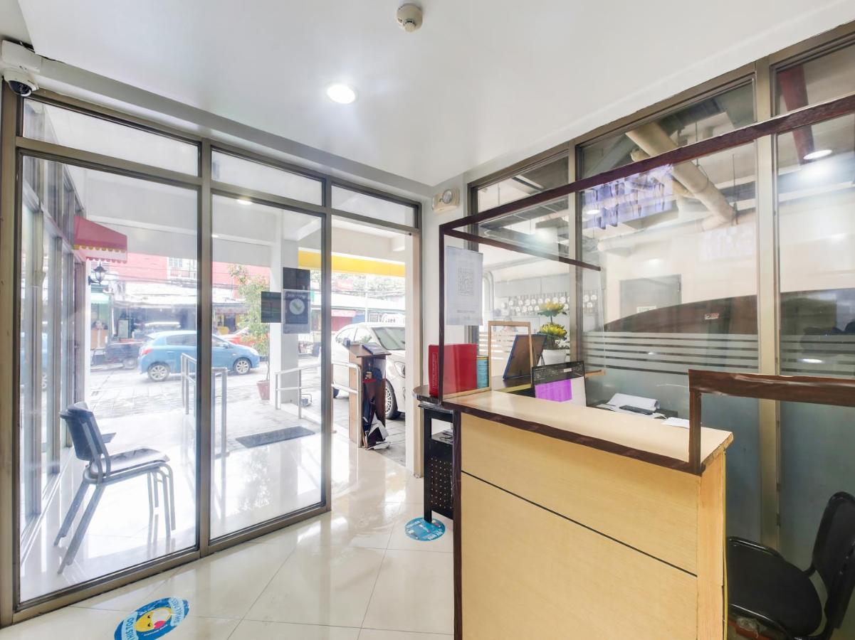 Oyo 893 Dian Suites Makati Manilla Buitenkant foto