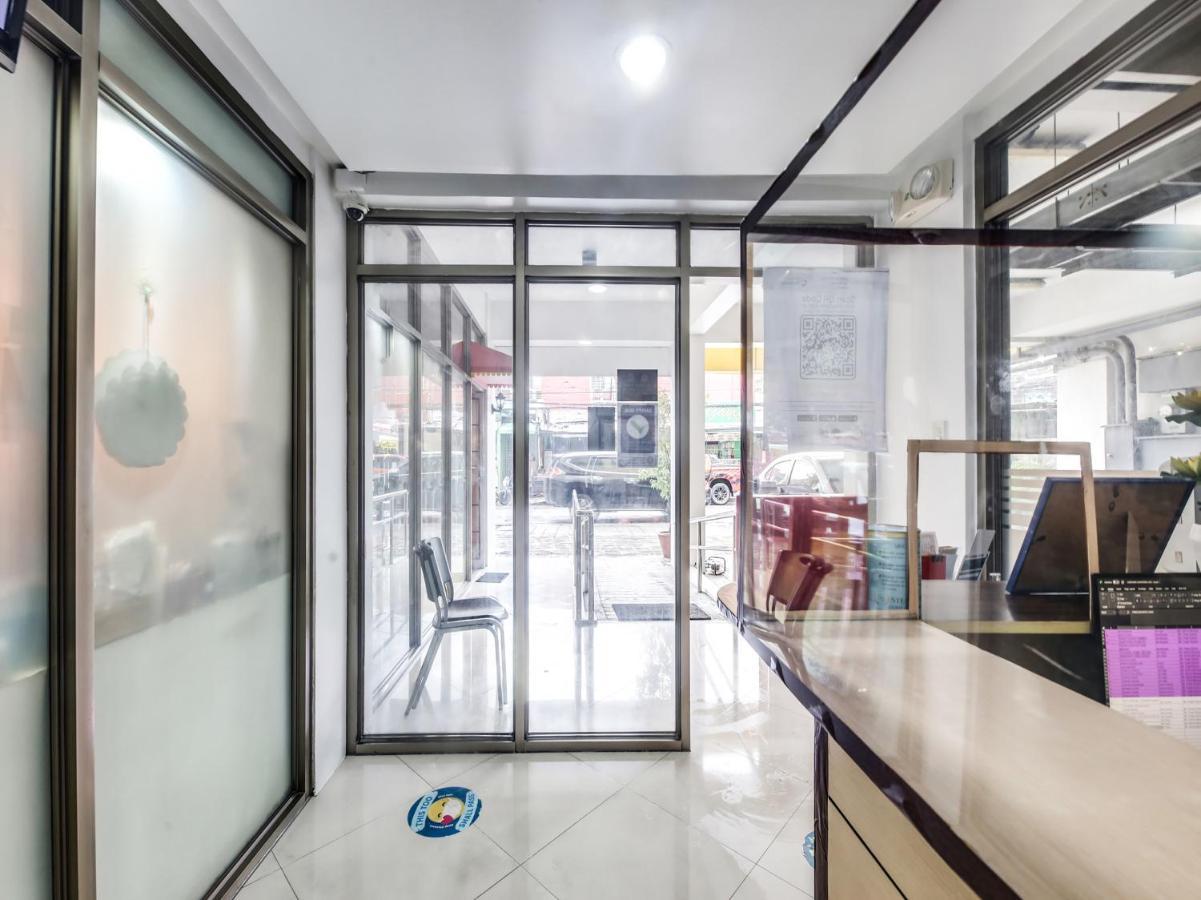 Oyo 893 Dian Suites Makati Manilla Buitenkant foto