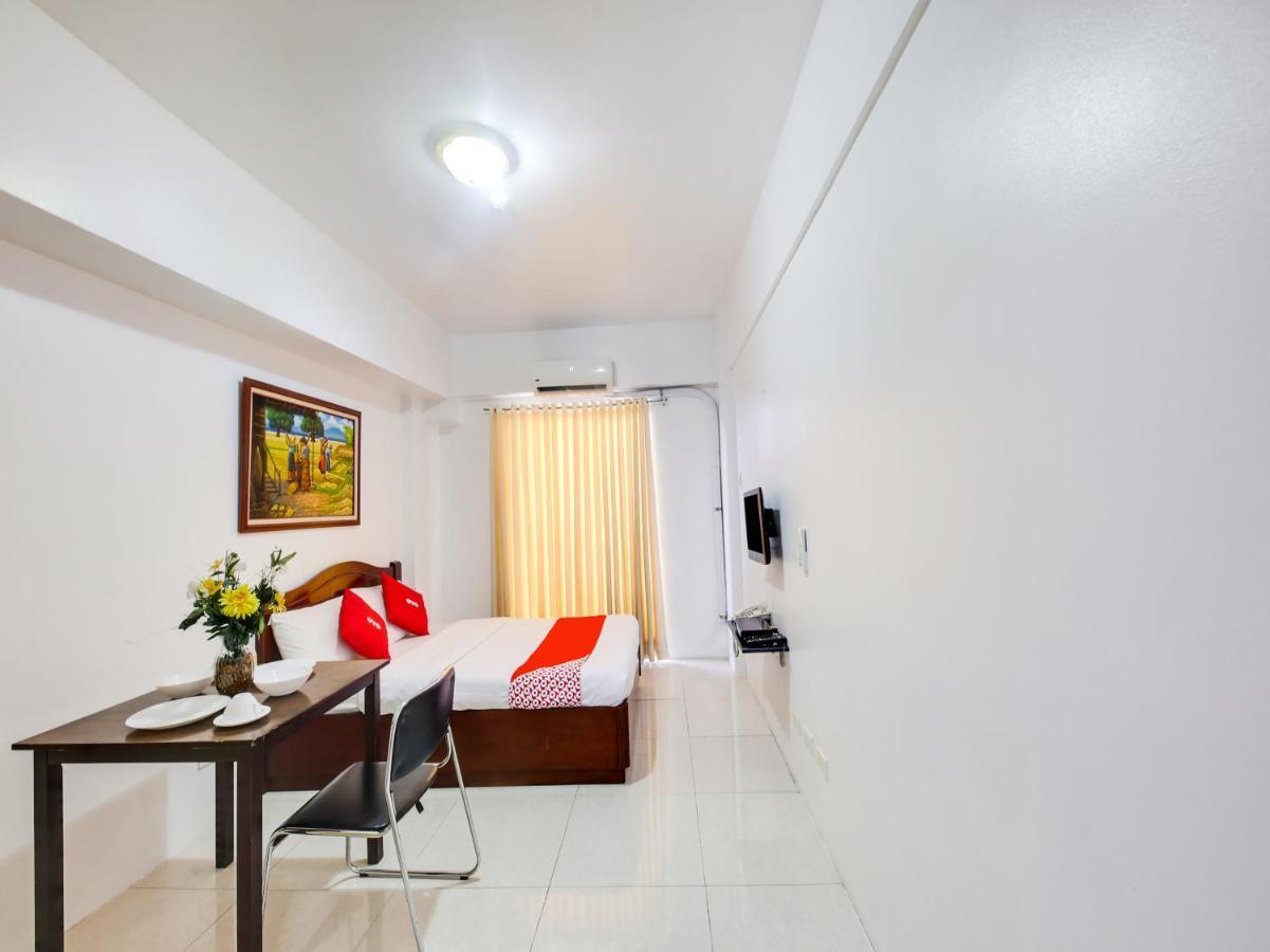 Oyo 893 Dian Suites Makati Manilla Buitenkant foto