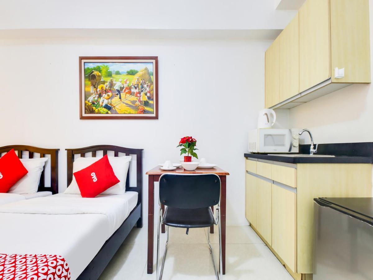 Oyo 893 Dian Suites Makati Manilla Buitenkant foto