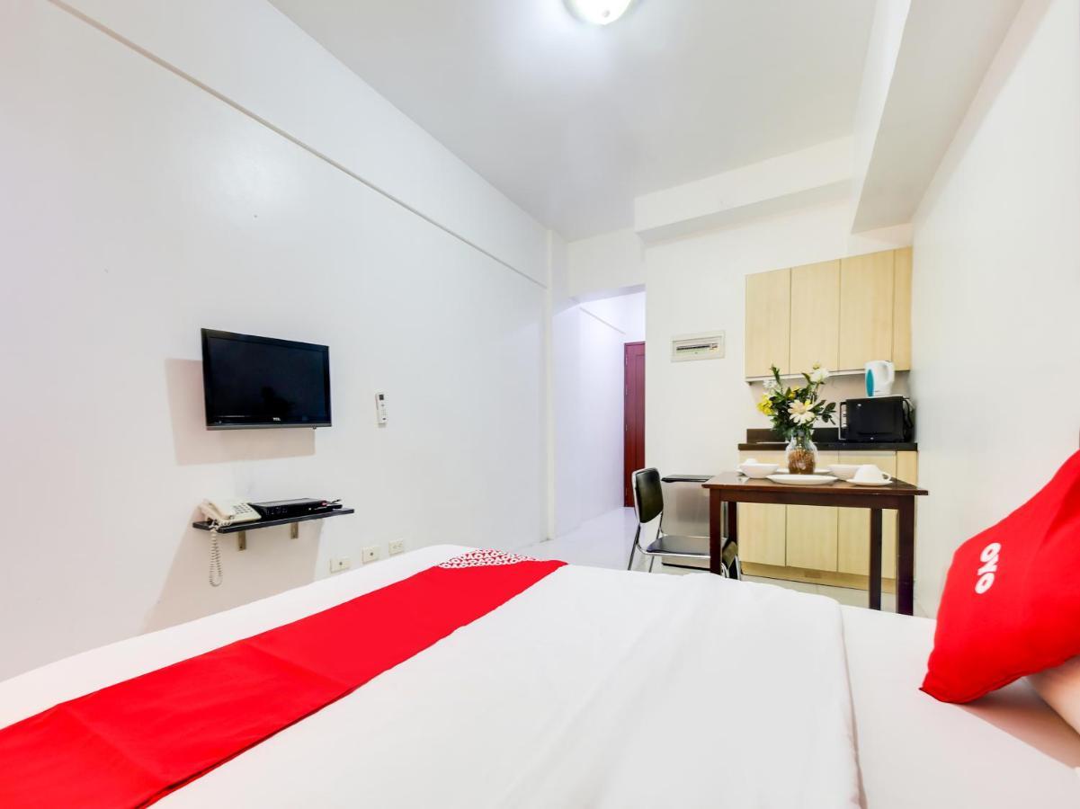 Oyo 893 Dian Suites Makati Manilla Buitenkant foto