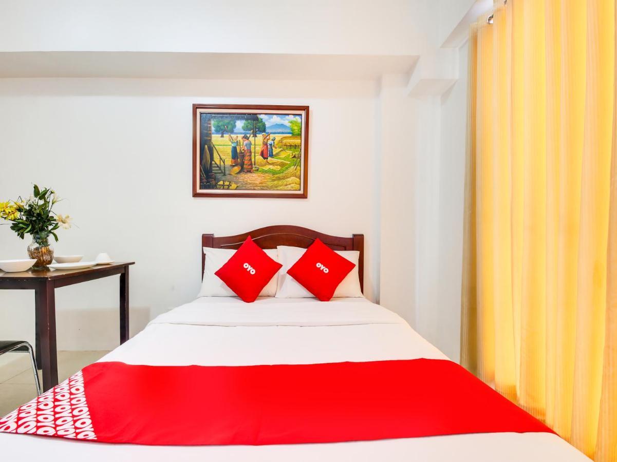 Oyo 893 Dian Suites Makati Manilla Buitenkant foto