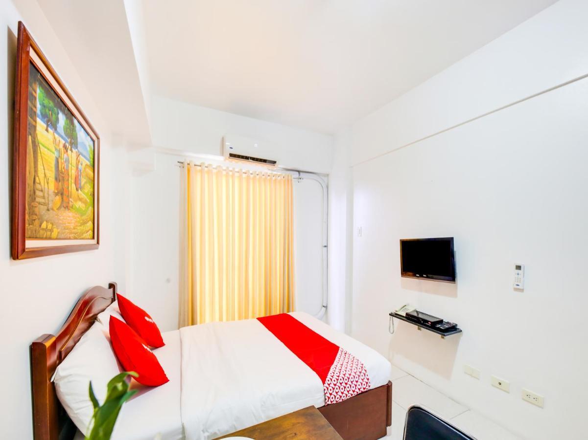 Oyo 893 Dian Suites Makati Manilla Buitenkant foto