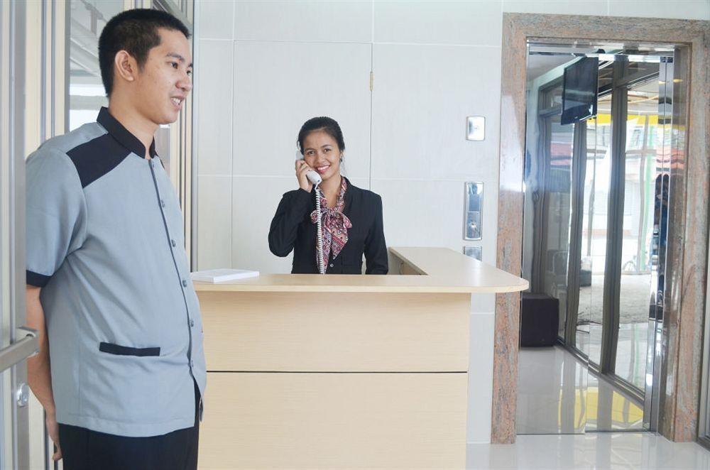 Oyo 893 Dian Suites Makati Manilla Buitenkant foto