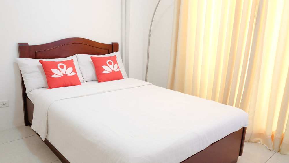 Oyo 893 Dian Suites Makati Manilla Buitenkant foto