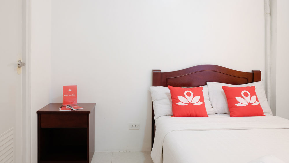 Oyo 893 Dian Suites Makati Manilla Buitenkant foto