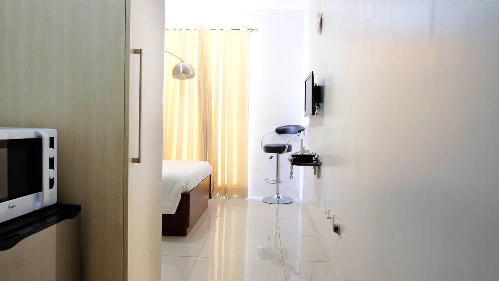Oyo 893 Dian Suites Makati Manilla Buitenkant foto