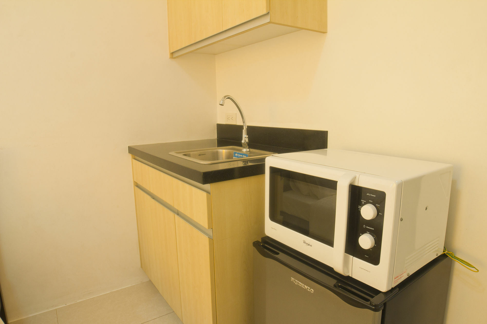 Oyo 893 Dian Suites Makati Manilla Buitenkant foto