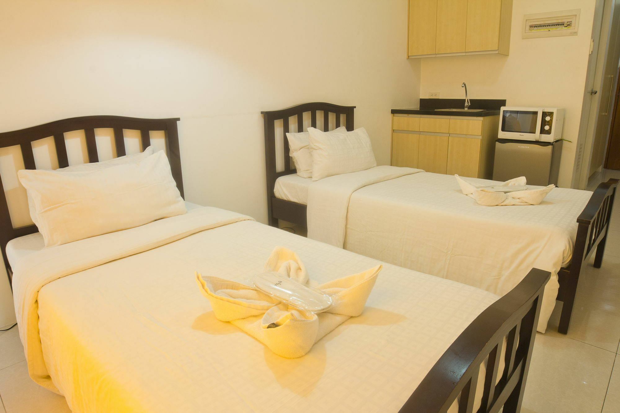 Oyo 893 Dian Suites Makati Manilla Buitenkant foto